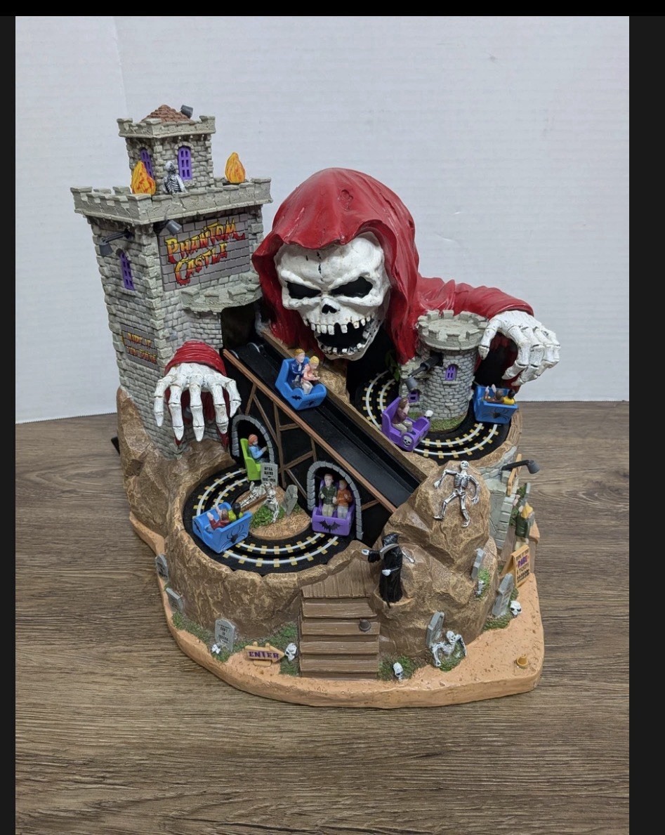 Lemax Spooky Town Halloween Village Phantom Castle with Scary Skeleton 45216