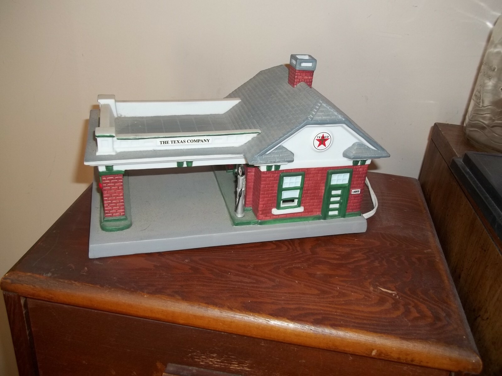 The Texas Company Texaco ceramic Service station lighted