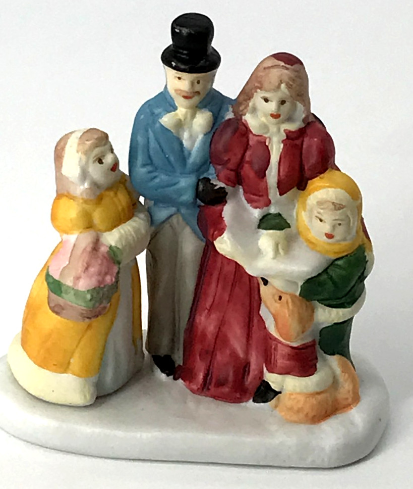 Ceramic Porcelain Christmas Village Carolers and Dog 3″ Long Taiwan