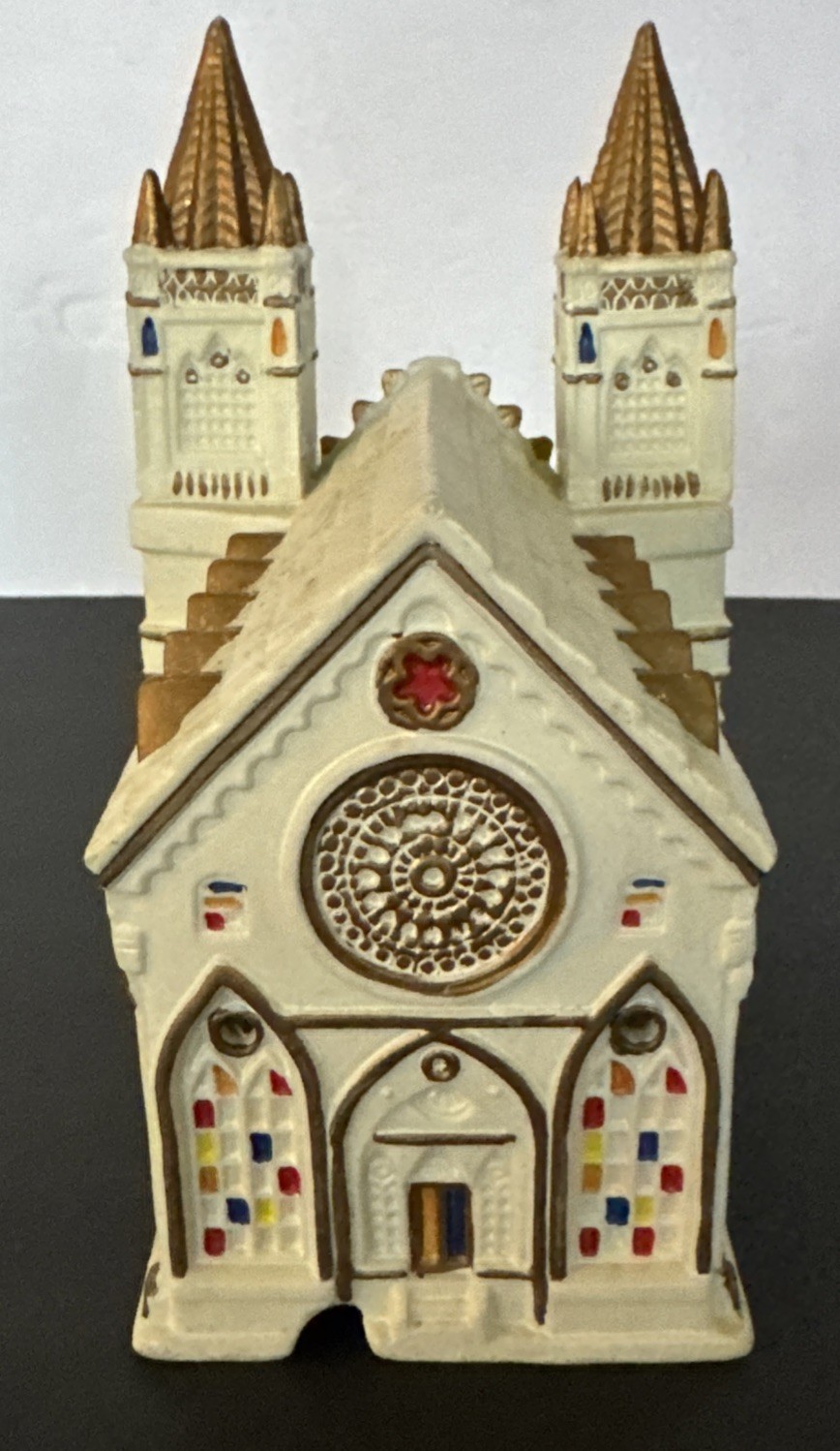 Grandeur Noel Lighted Country Furniture Store & Church House + 6 Accessories