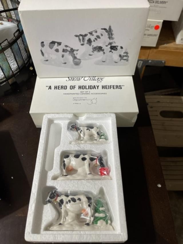 DEPT 56 SNOW Village accessory A HERD OF HOLIDAY HEIFERS NIB (T)
