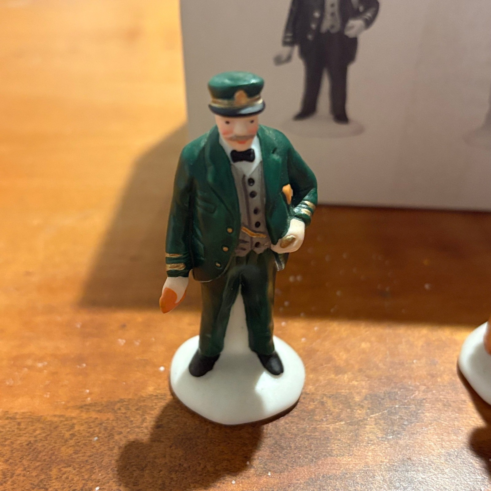 Department 56 Holiday Travelers Heritage Village OS Figurine Set Multicolor 3pc
