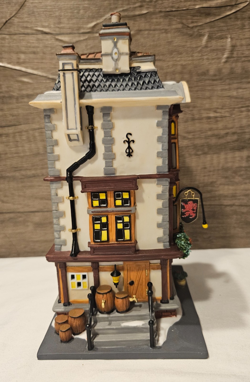 Dept 56 Dickens’ Village “The Red Lion Pub” Anniversary Special Edition~no pin
