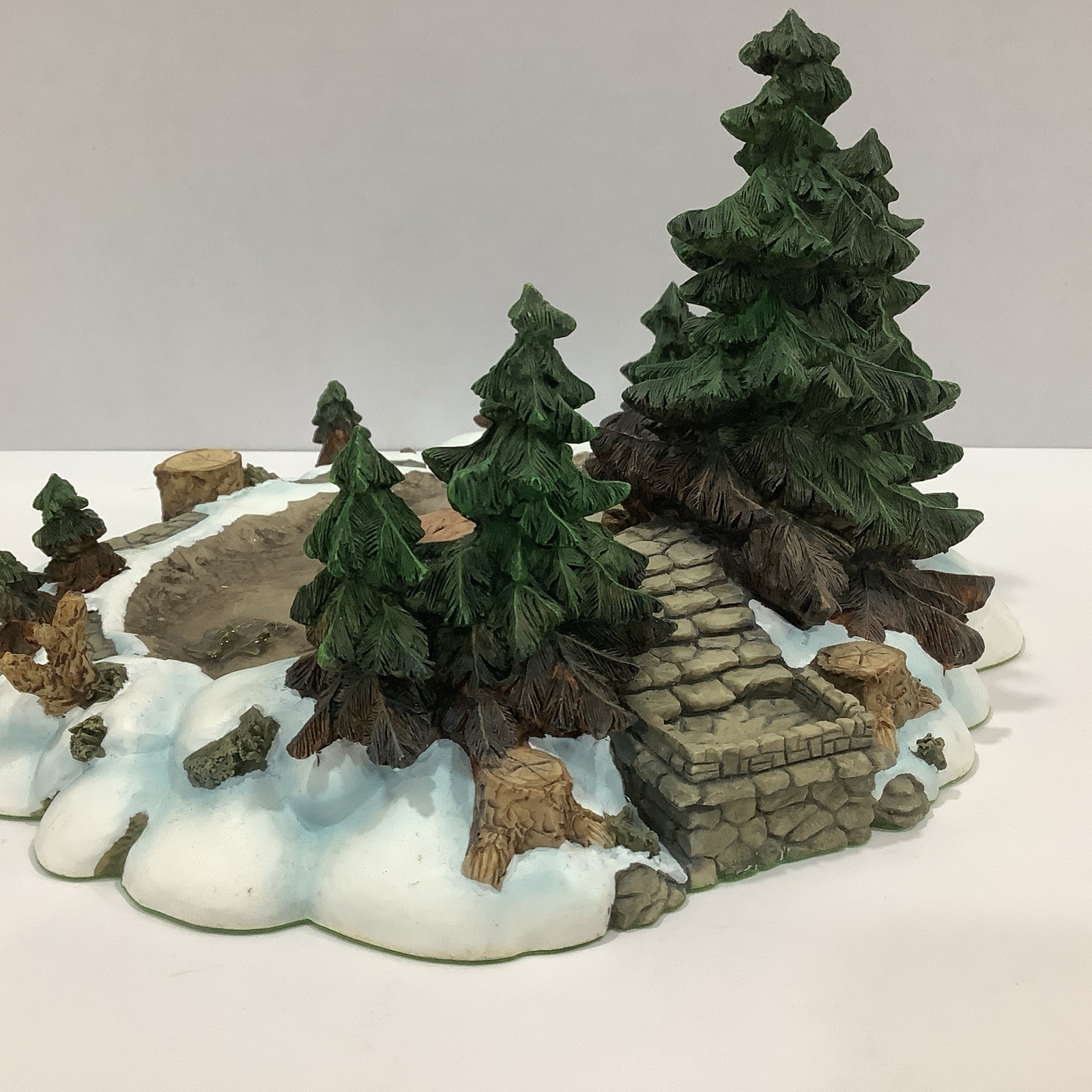 Department 56 #52618 Accessory “Village Pine Point Pond”