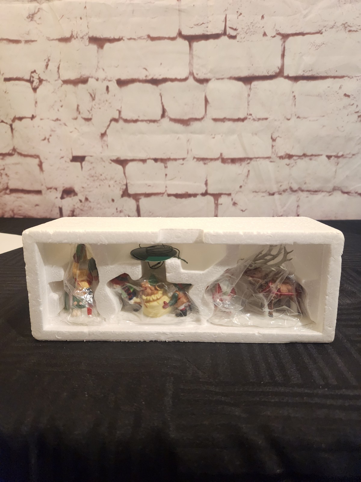 DEPARTMENT 56 Heritage Village Accessory Santa’s Little Helpers 56103