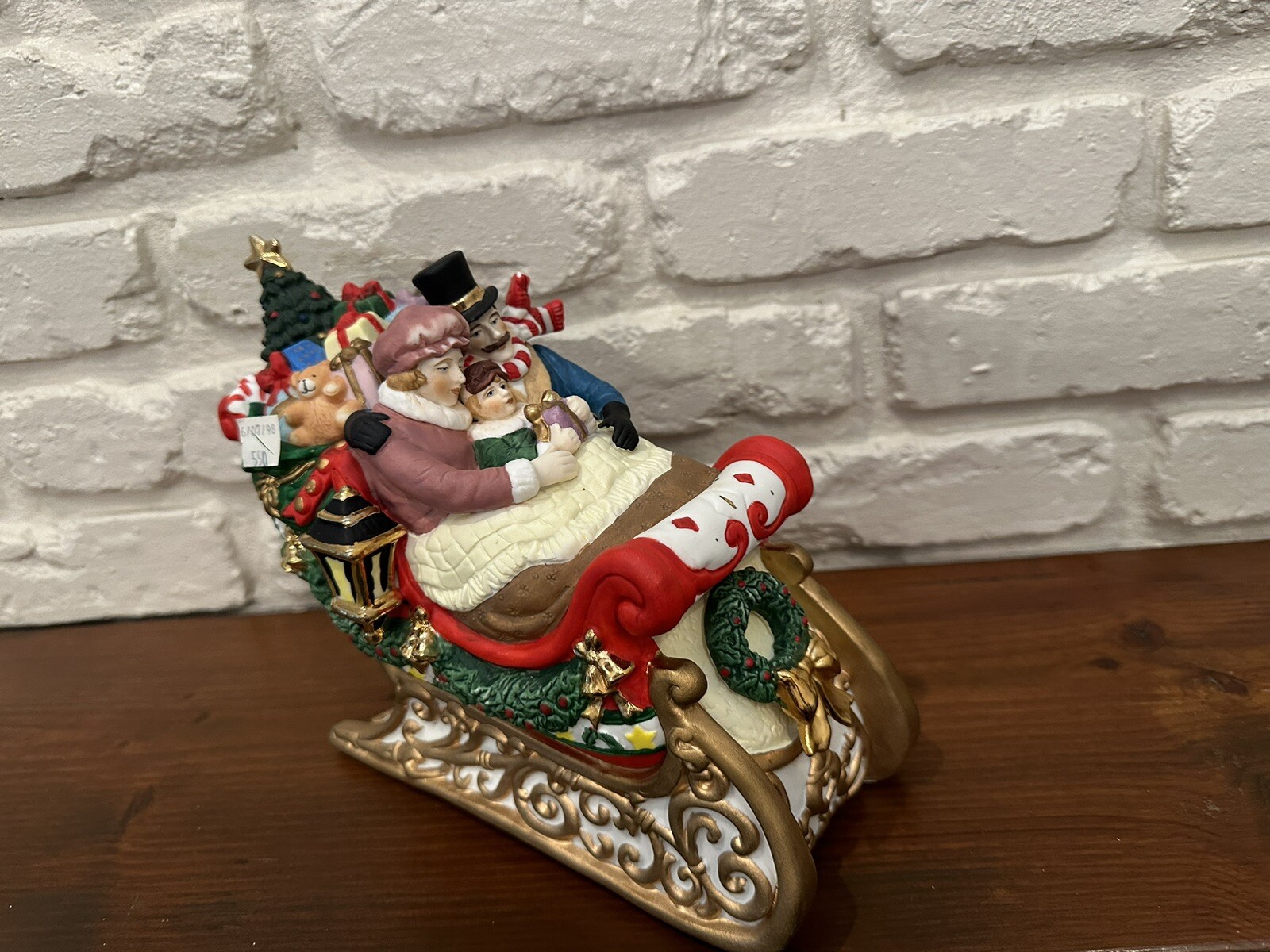 Vintage Christmas Sleigh MUSICAL Figurine, Plays JOY TO THE WORLD Boxed 9”x8”