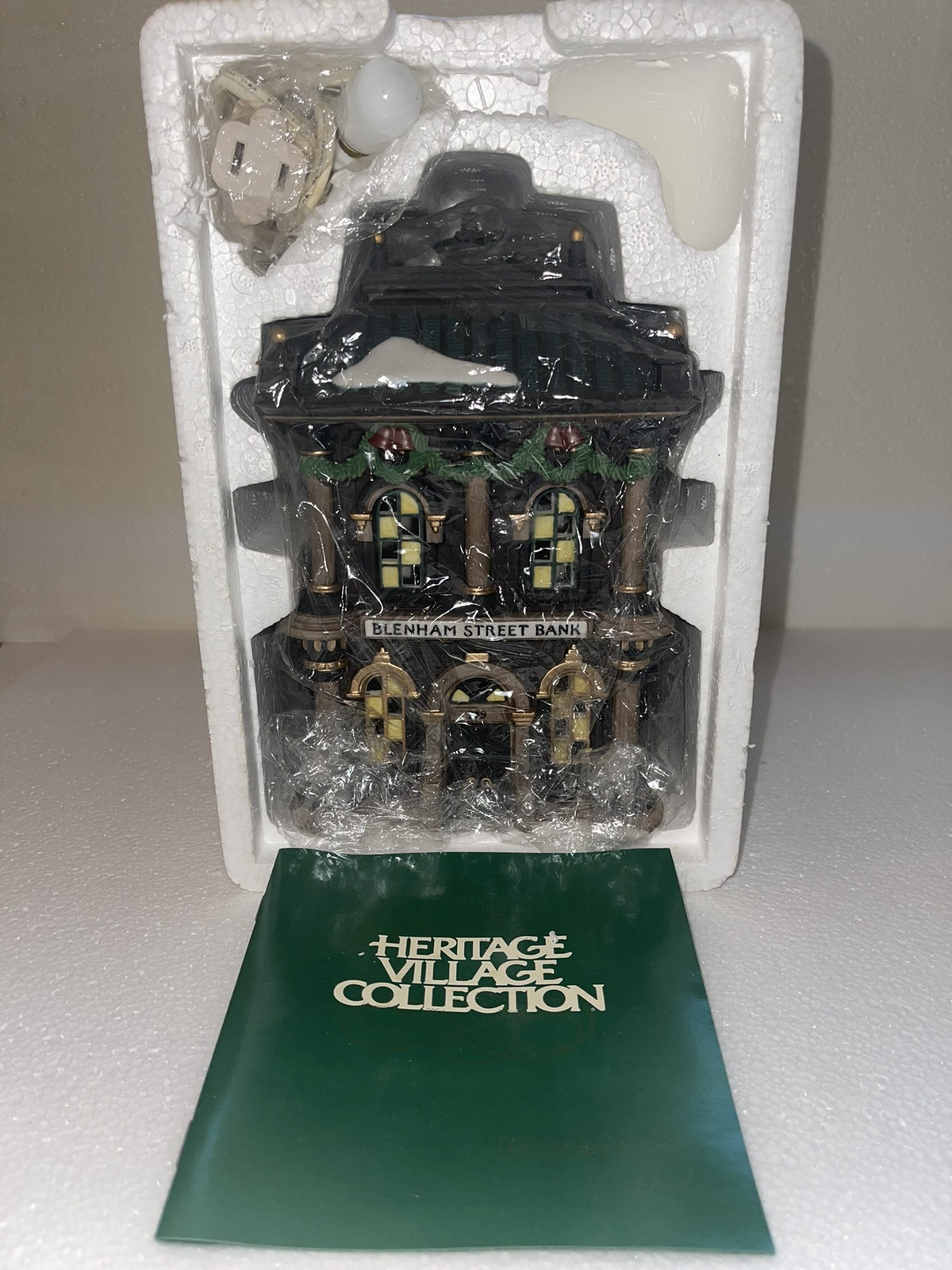 DEPT 56 DICKENS VILLAGE “BLENHAM STREET BANK” #58330 BRAND NEW/NEVER DISPLAYED
