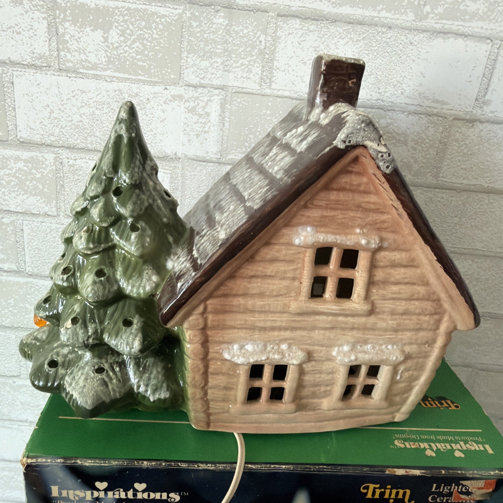 Vintage Ceramic Inspirations Trim N Glo Lighted Mountain House Christmas Tree