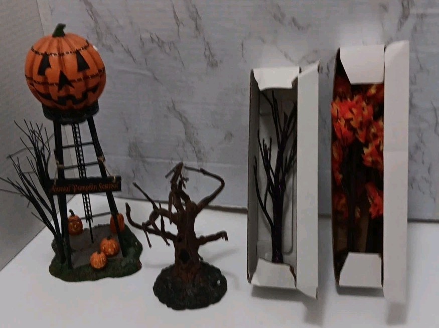 Dept 56 Halloween Water Tower Annual Pumpkin Festival Accessories Lot