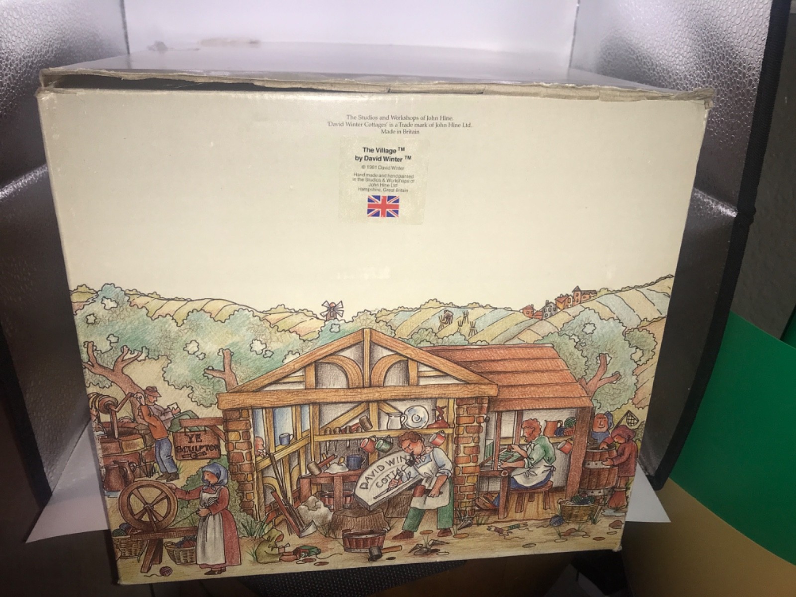 David Winter THE VILLAGE Very Large Piece W COA. 1981 Vintage Retired