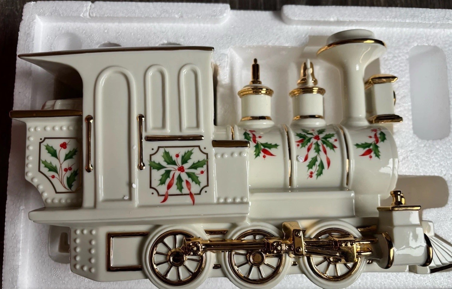 Lenox Christmas Holiday Junction Train Locomotive Engine MIB NWT BEAUTIFUL
