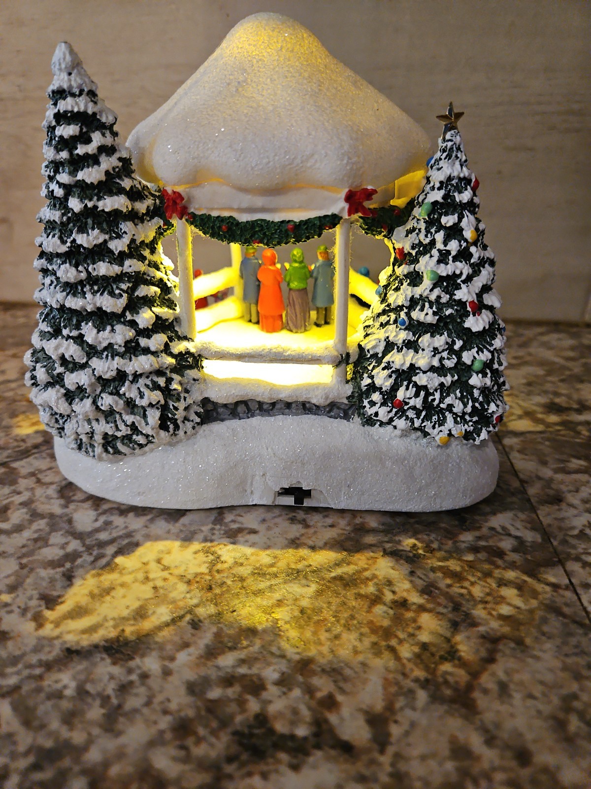 2023 Thomas Kinkade Teleflora Sweet Sounds Of Christmas Village Gazebo Lights Up