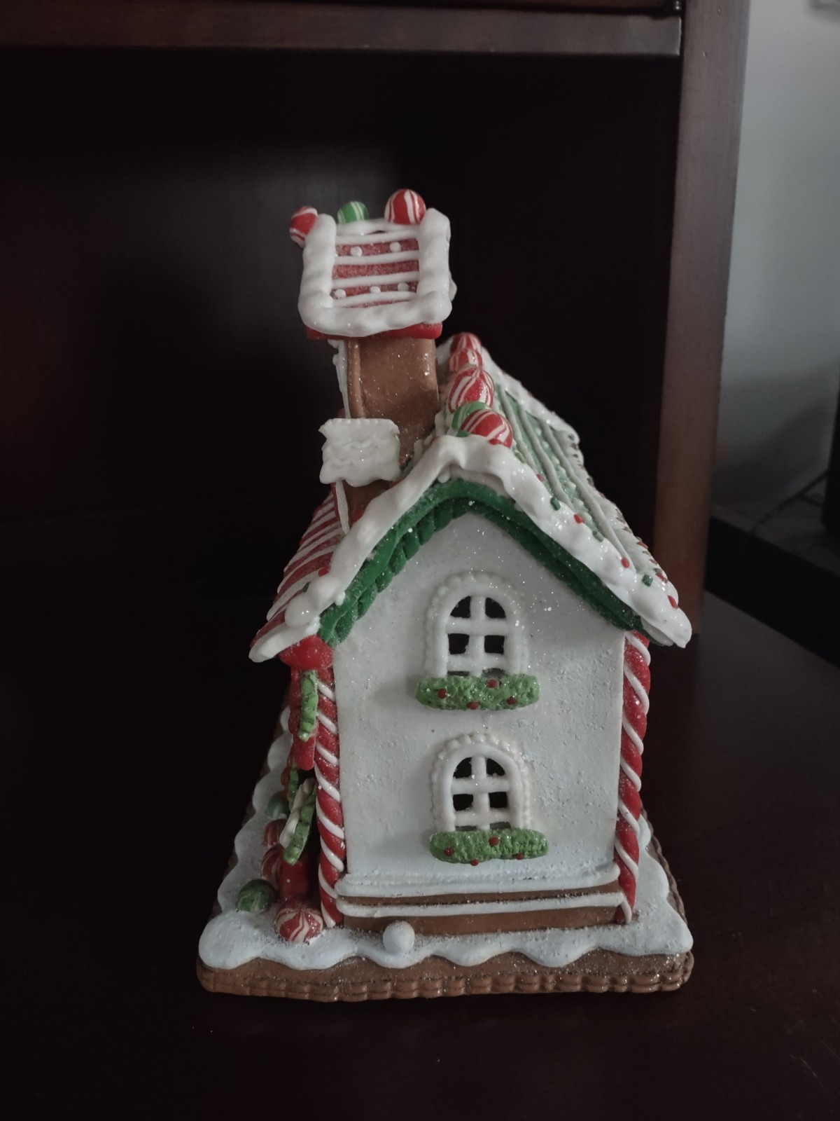 Illuminated Townsquare Christmas Gingerbread House FLOWER SHOP Valerie Parr Hill