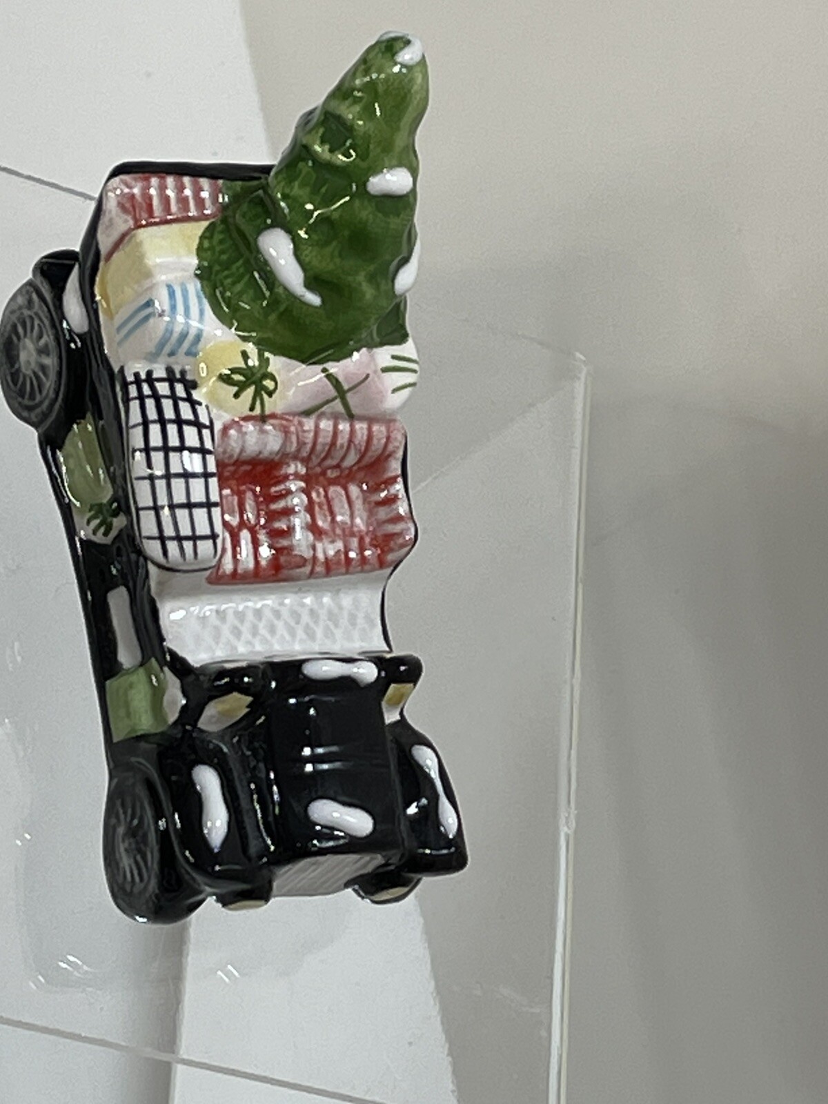 Department 56 Ceramic Black Car with Tree and Presents 2000-2009