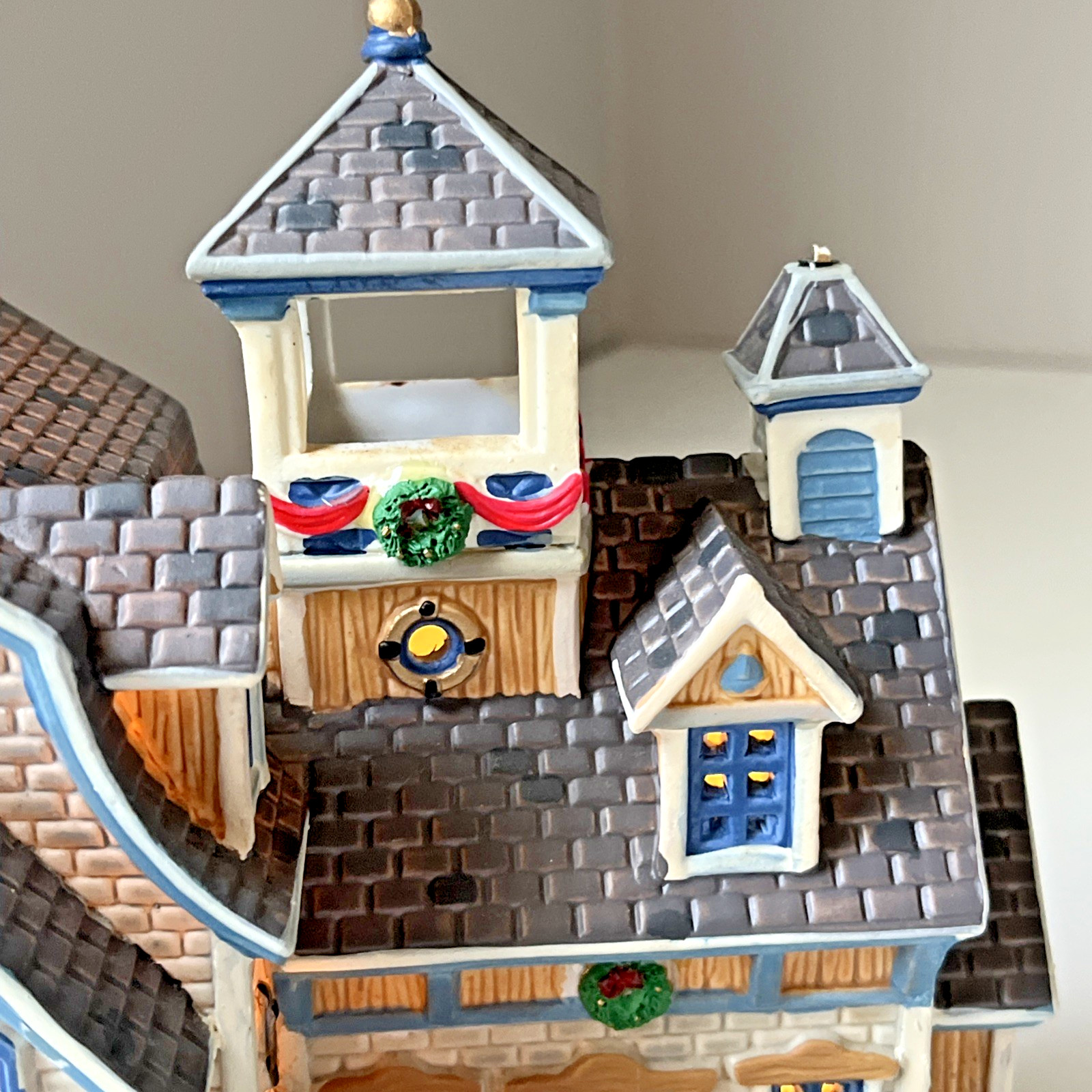 Dillard’s Winter Glen Lambrey’s Crab Shack Christmas Village Lighted Illuminate