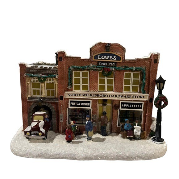 Carole Towne Collection 2021 Lowes North Wilkesboro 3723592 LED Lights & Music