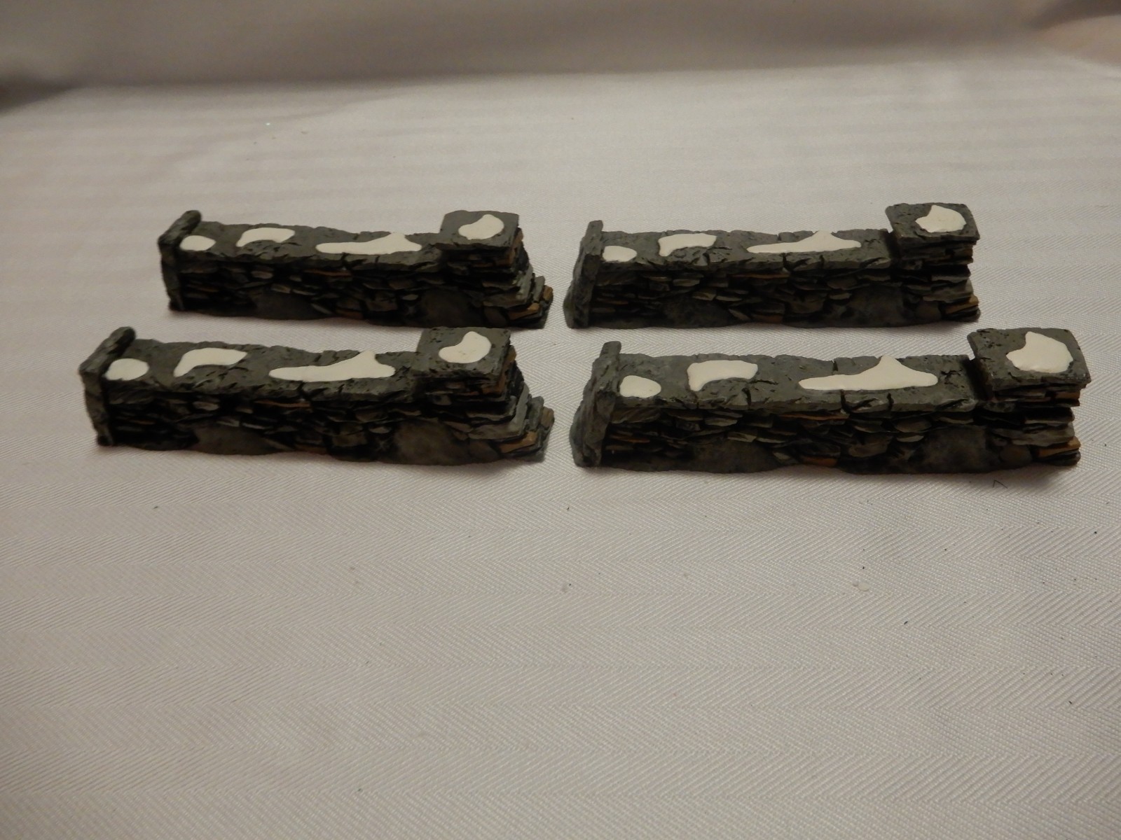 Dept 56 Snow Village ~ Stone Wall, 4 Pieces ~ Village Accessory