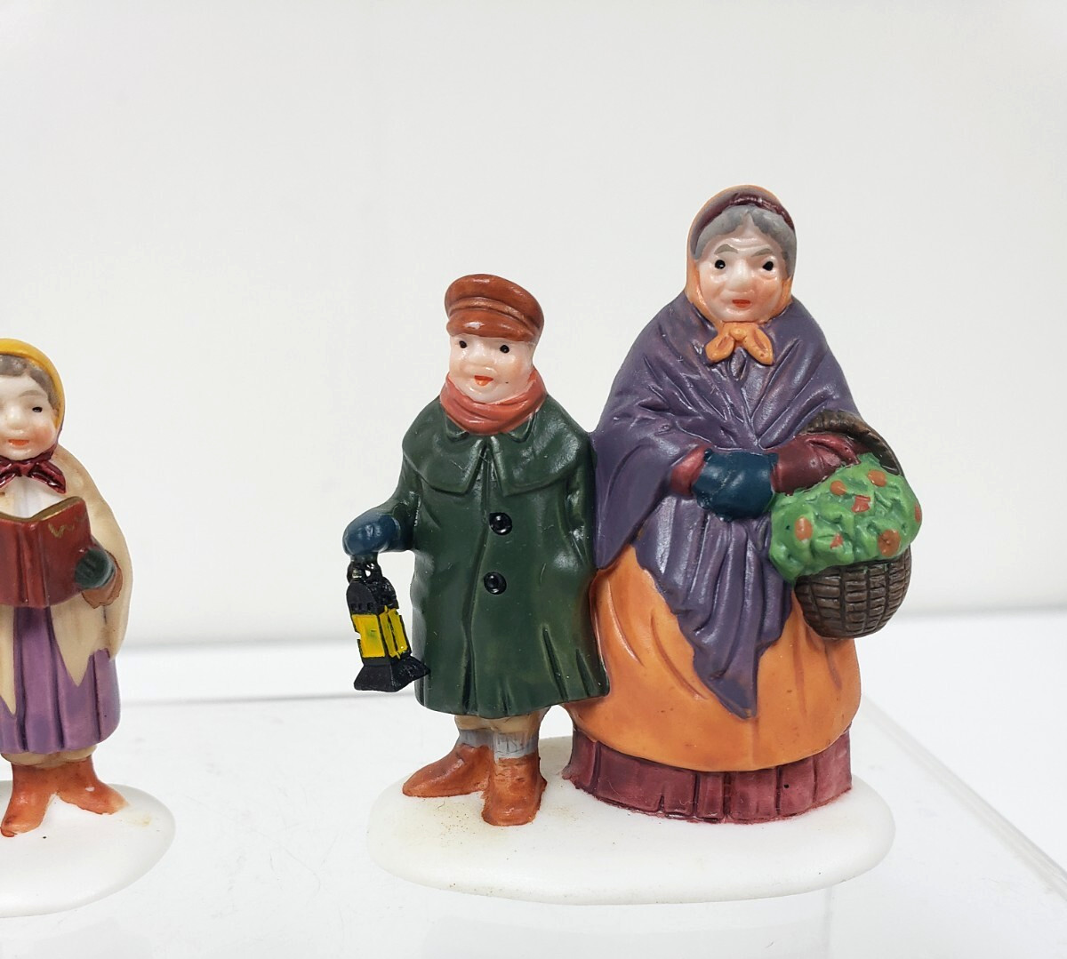 Dept 56 Carolers On The Doorstep 5570-0 Christmas Heritage 4pc Set Figures