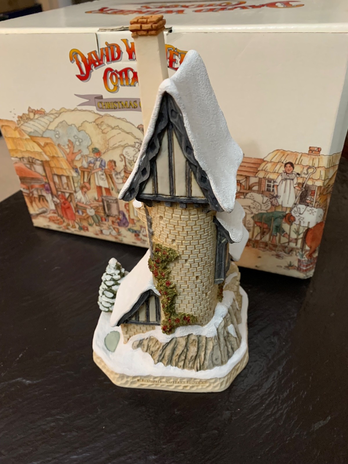 David Winter Uncle Scrooges Christmas Castle British Hand made and Hand Painted