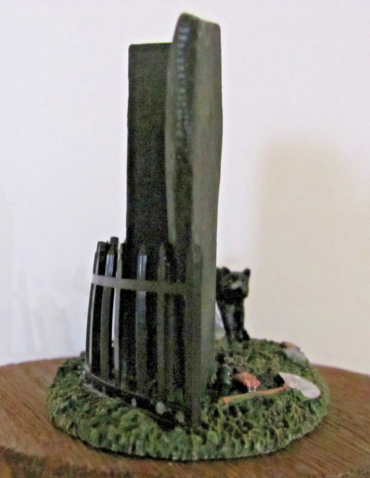 Lemax Spooky Town Figurine – Spooky Graveyard #62201
