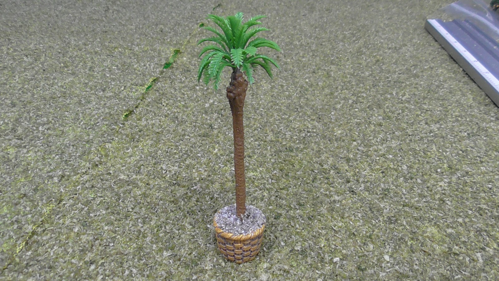 4.5″ Palm Tree in Ceramic Planter Dollhouse Fairy Garden Village Display #140