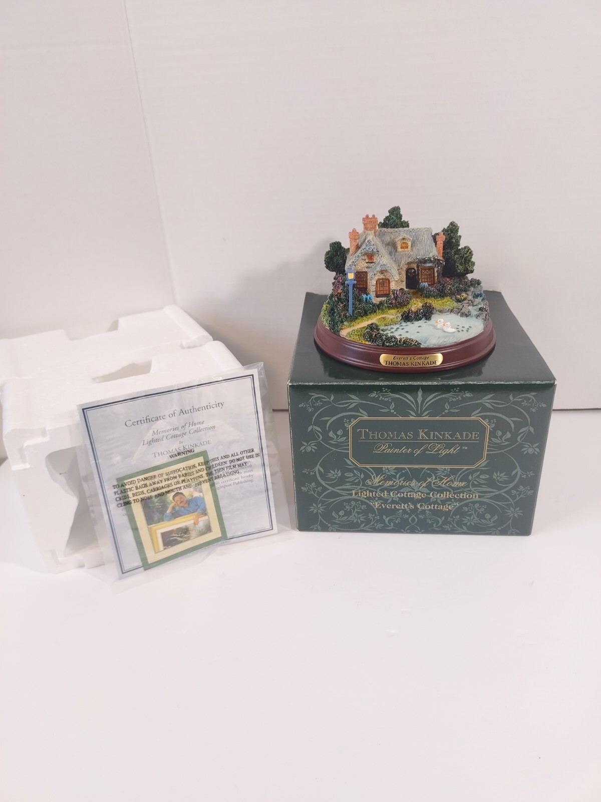 Thomas Kinkade Painters of Light Everetts Cottage Memories of Home Lighted