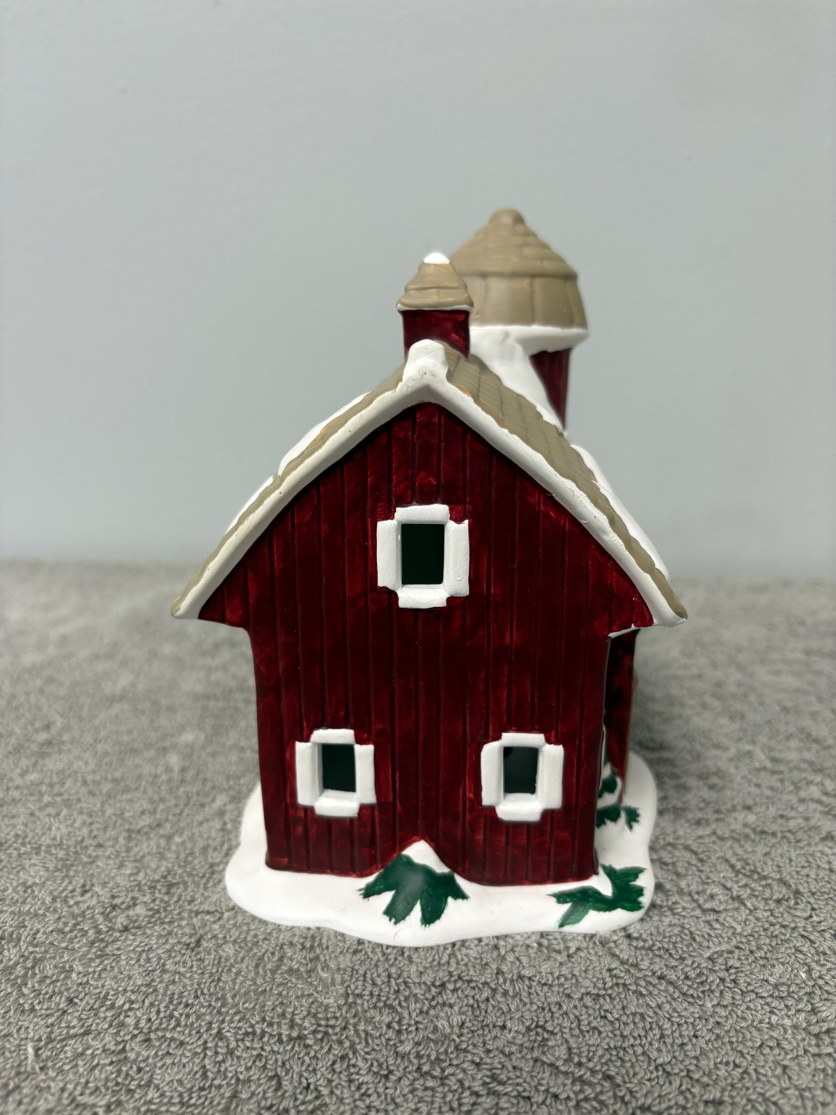 Pacific Rim Electric Ceramic Madison Barn w/box & Light Cord. #1914
