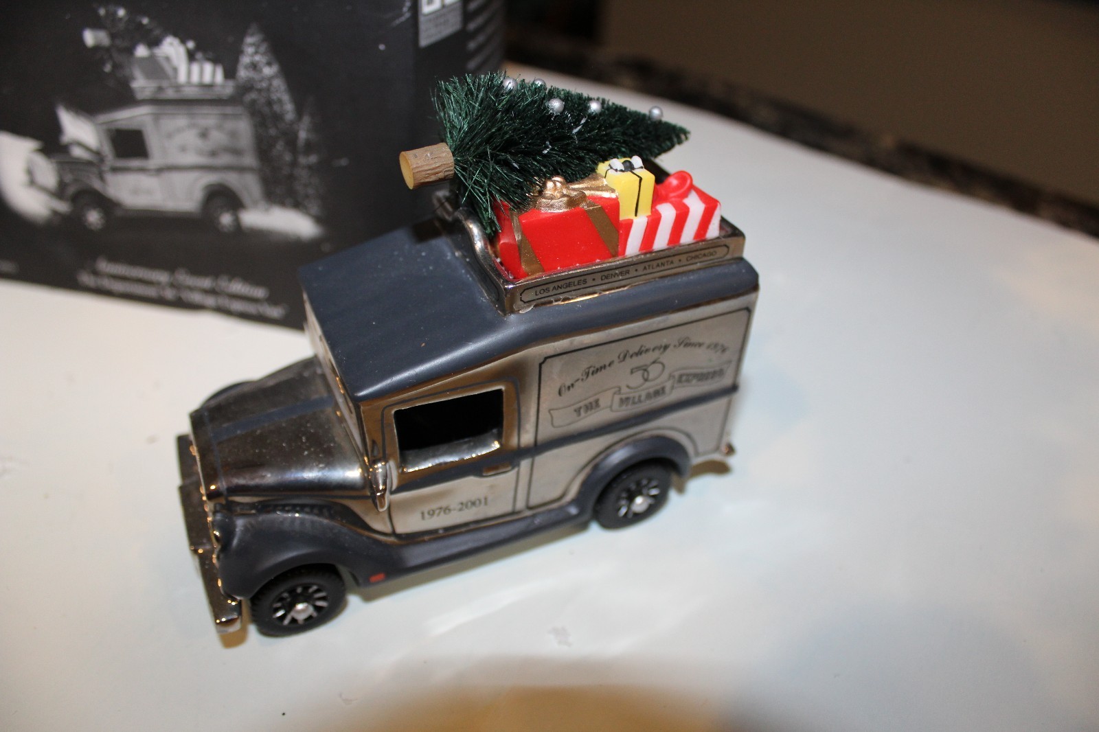Dept. 56 Village Express Van Silver 25th Anniversary 2001 Event Piece 52911
