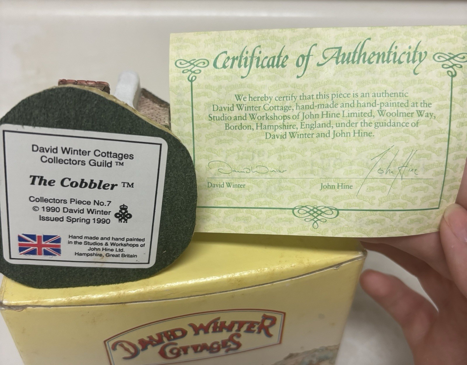 David Winter Cottages The Cobbler No. 7 1990 Hand Painted Handmade Resin Boxed