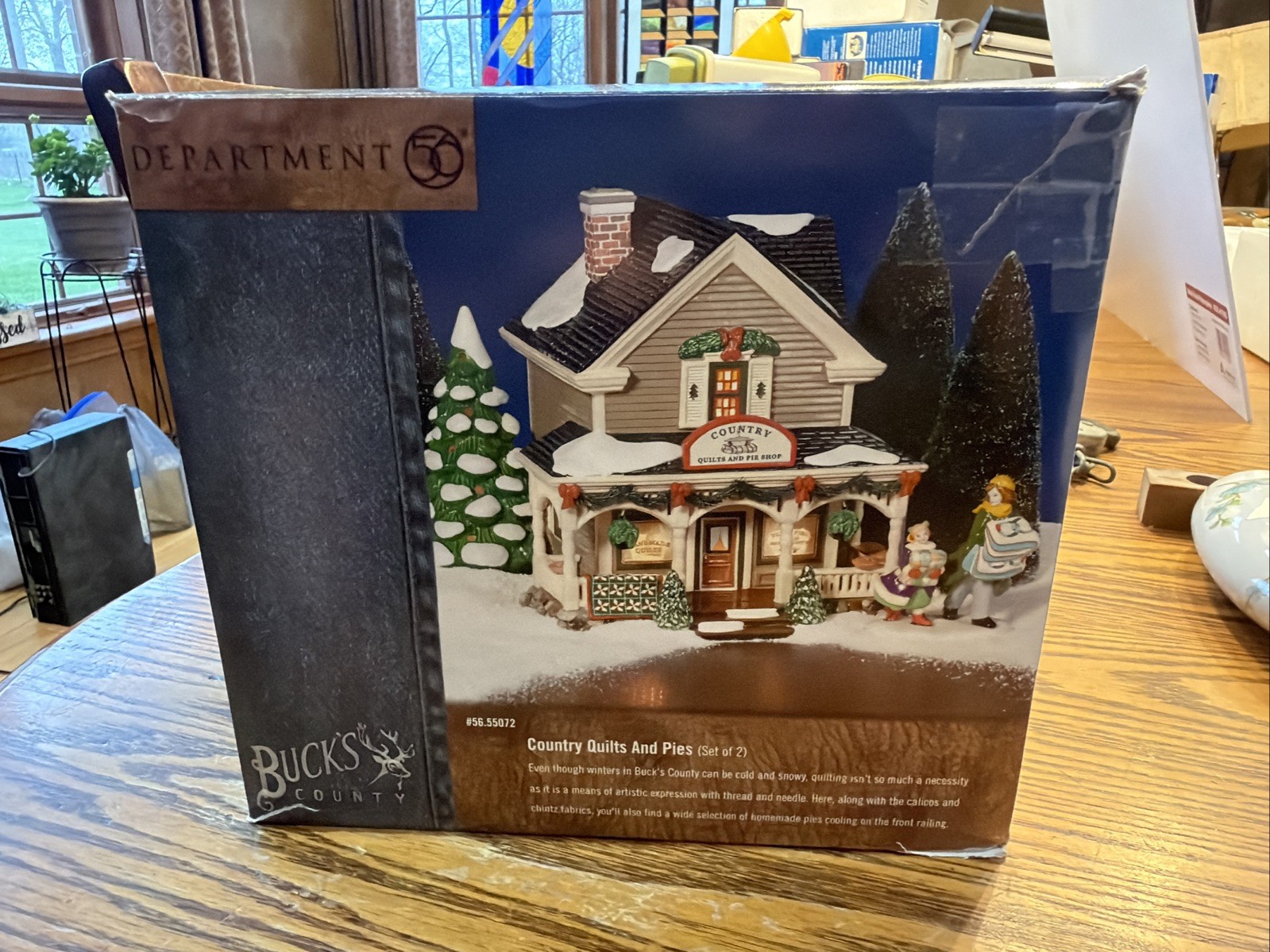 Dept 56 Snow Village 2001 Buck’s County Country Quilts and Pies 55072 IOB NOTE