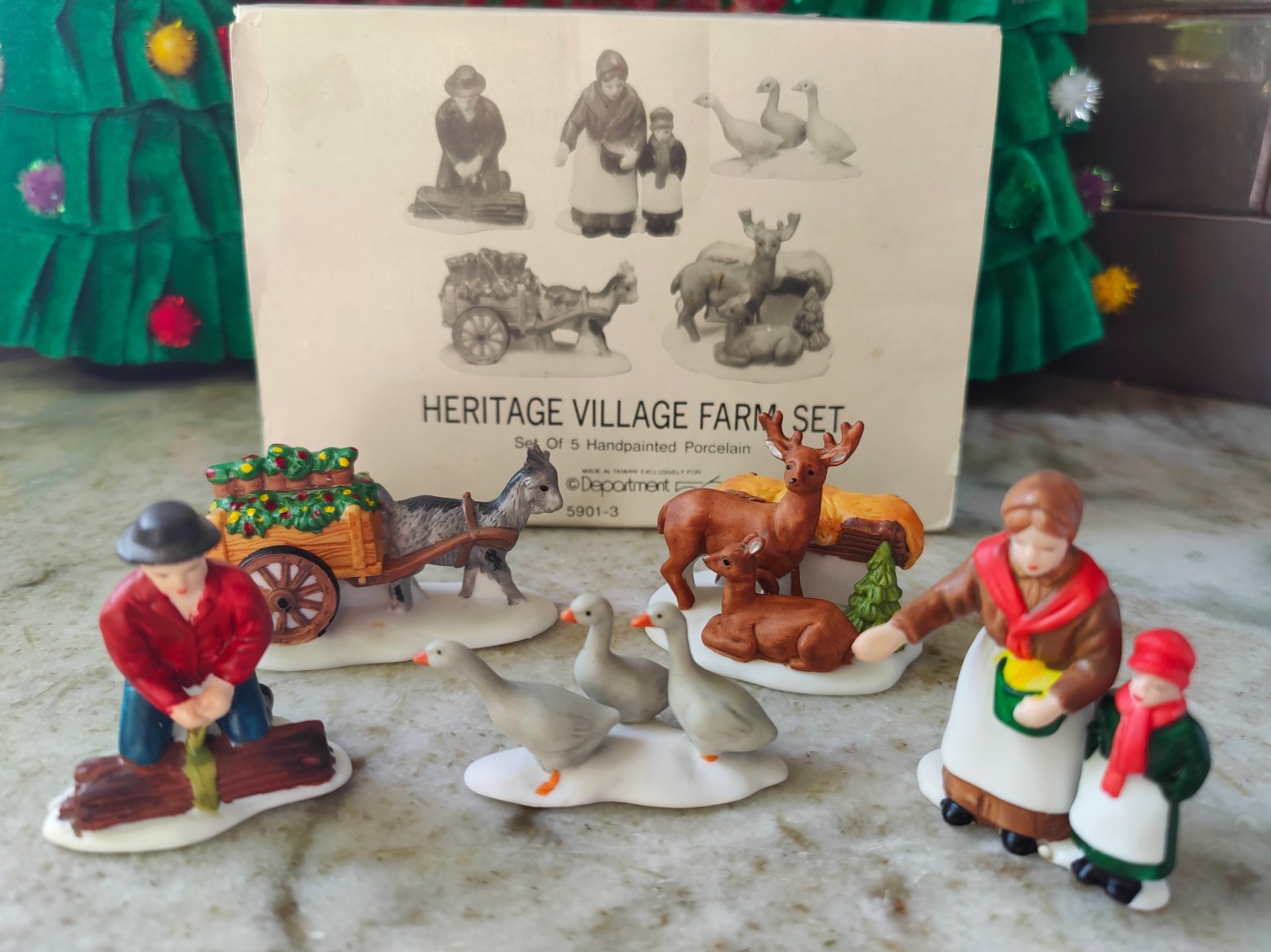 WHIMSICAL!!! Department 56 Heritage Village Farm Set of 5