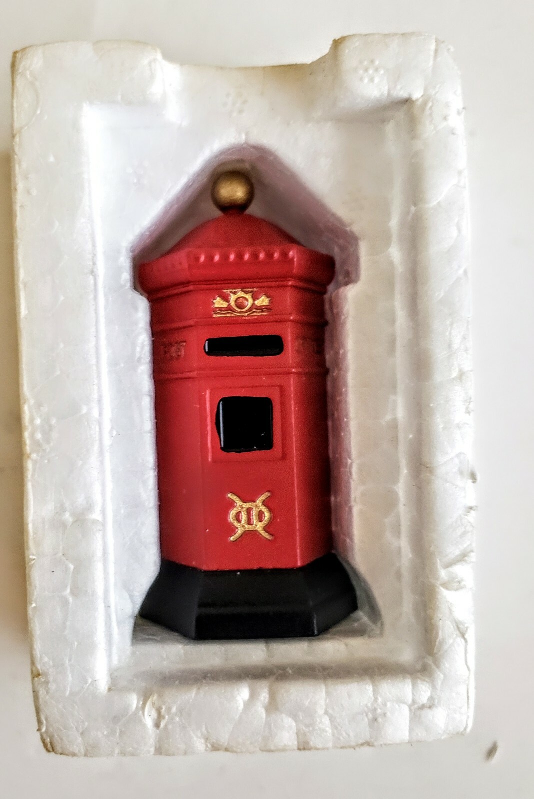 DEPARTMENT 56 ENGLISH POST BOX