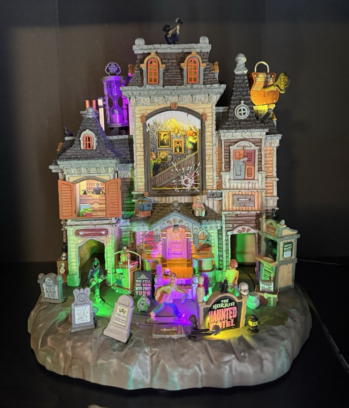 Lemax Spooky Town Horrid Haunted Hotel 2021