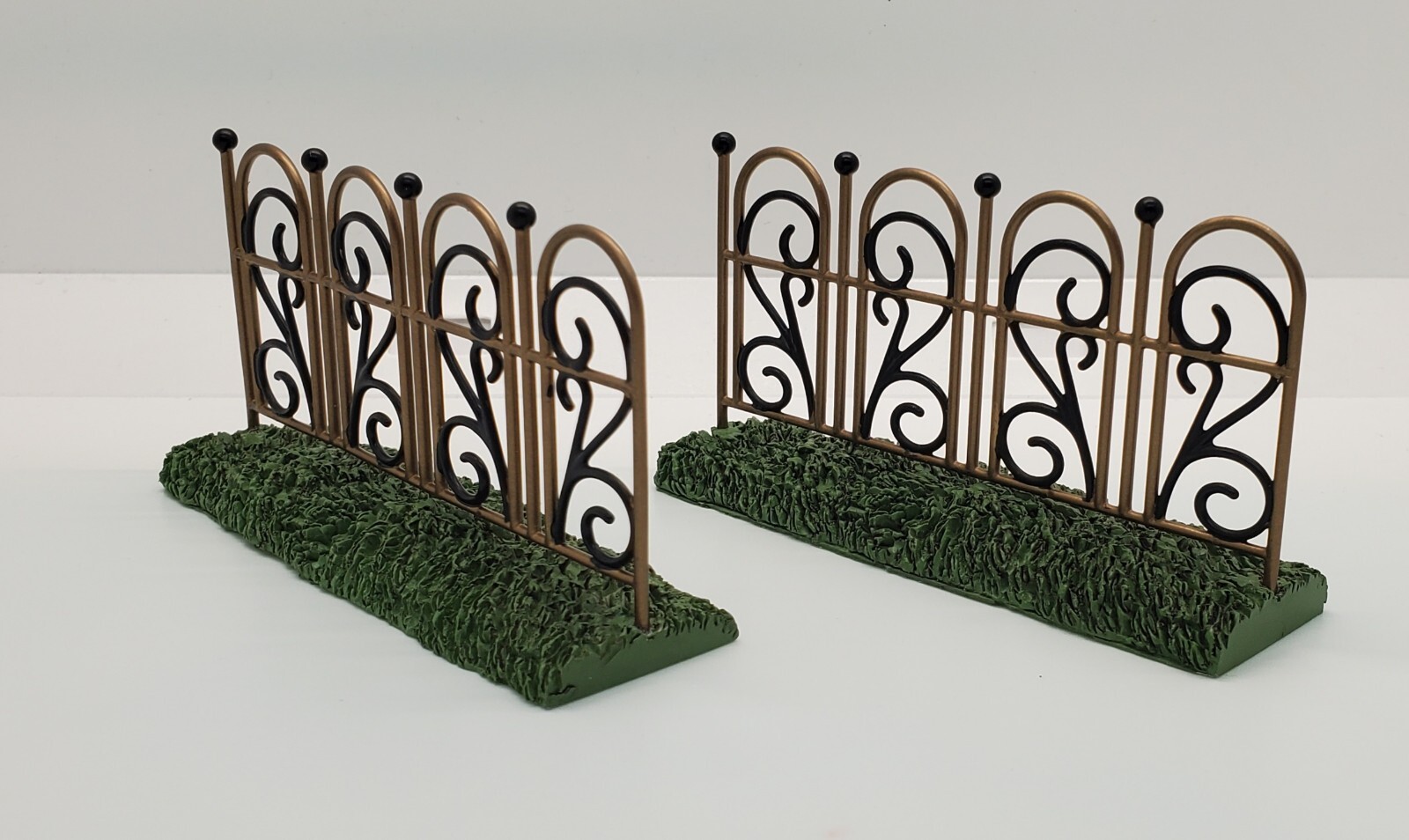 Dept 56 My Garden Fence 4030907 Set Of 2 New England Dickens City Alpine Village