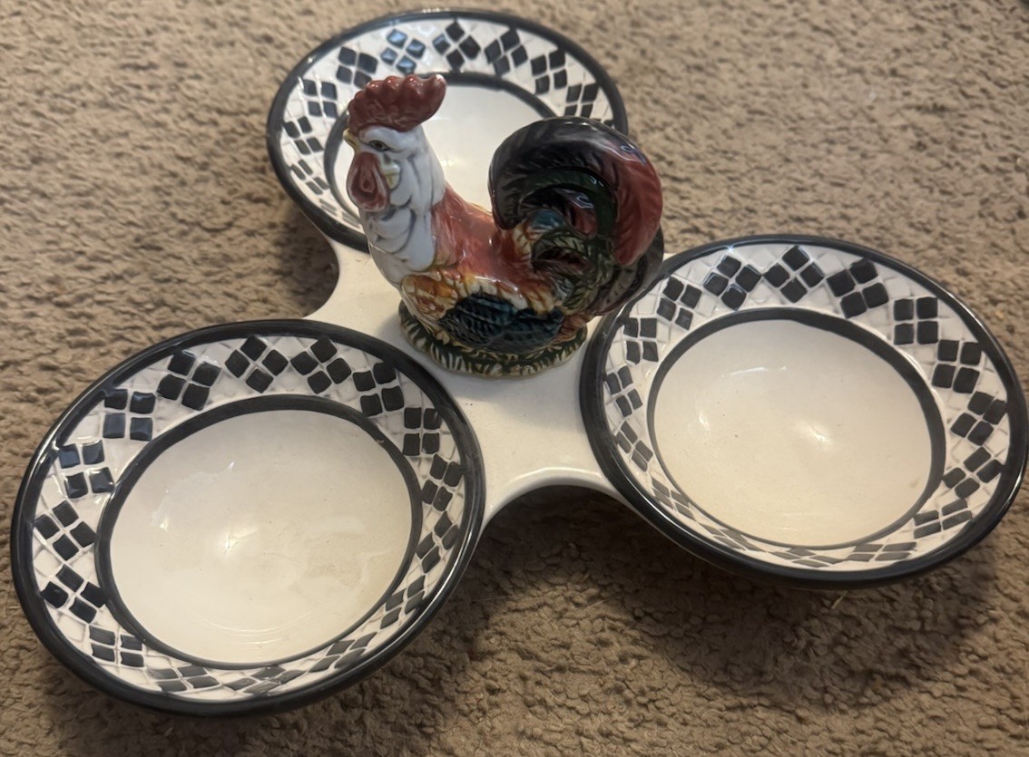 Tandy’s Hallmark Village Square Ceramic Rooster Set (Set of 3)