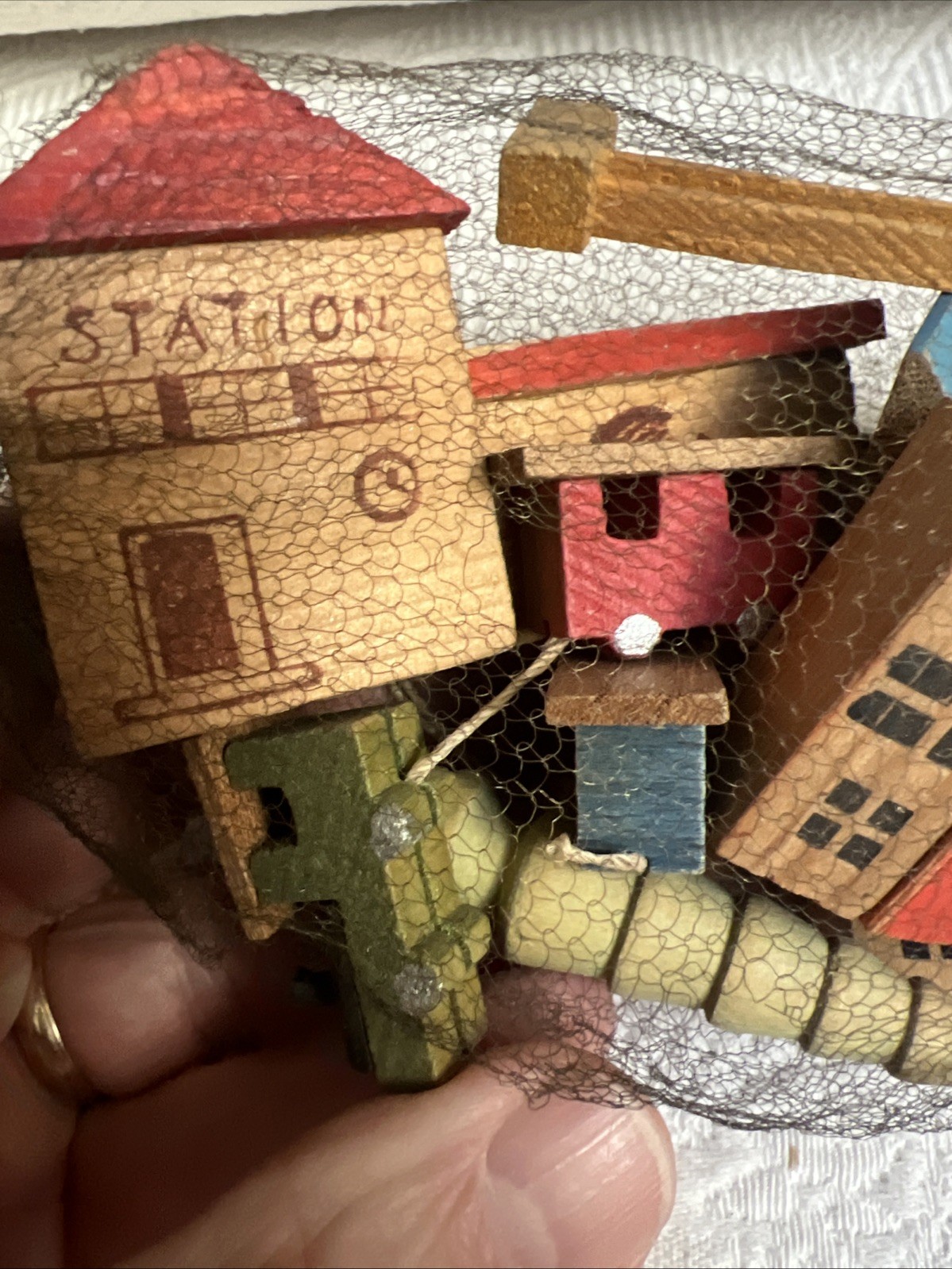 VTG NOS Eastern Germany Erzgebirge Wooden Village in bag #D