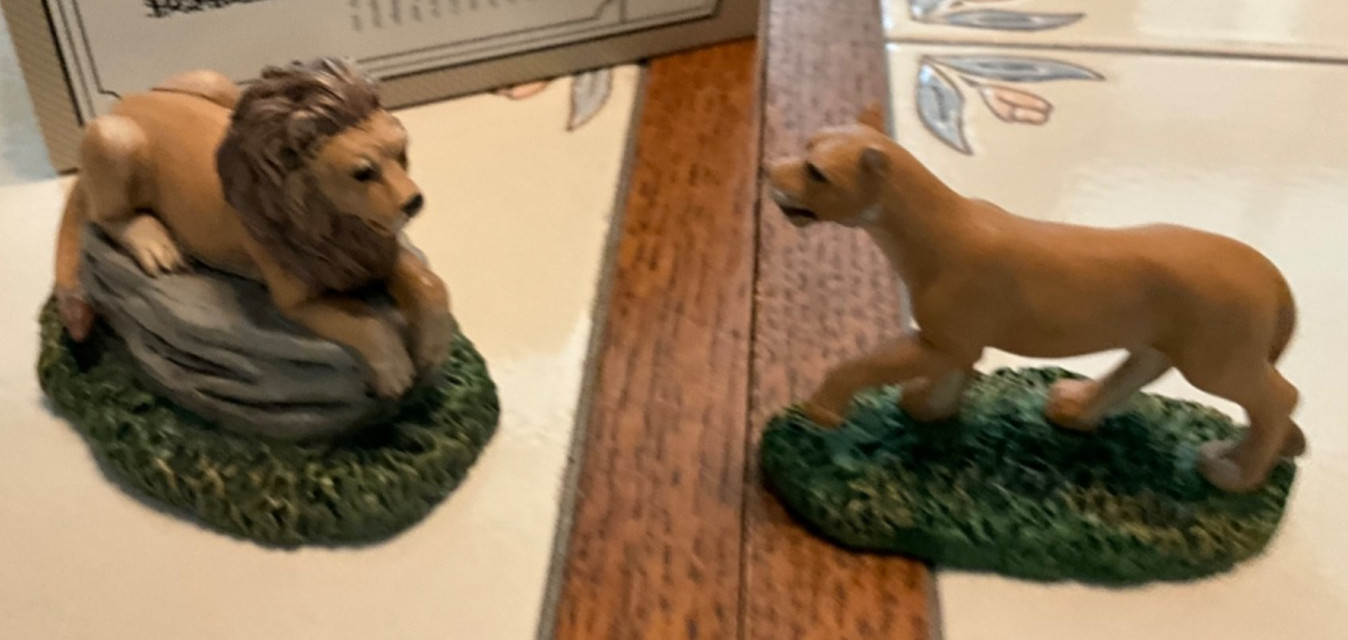 Department 56 Village Zoological Gardens Lions 6011454 NIB