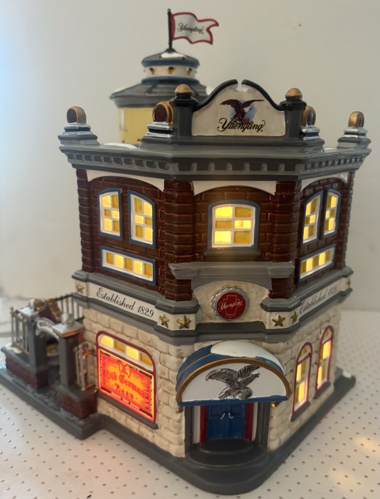 Dept 56 YUENGLING TAVERN #55626 2007 RETIRED SNOW VILLAGE Lighted Beer Bar Silo