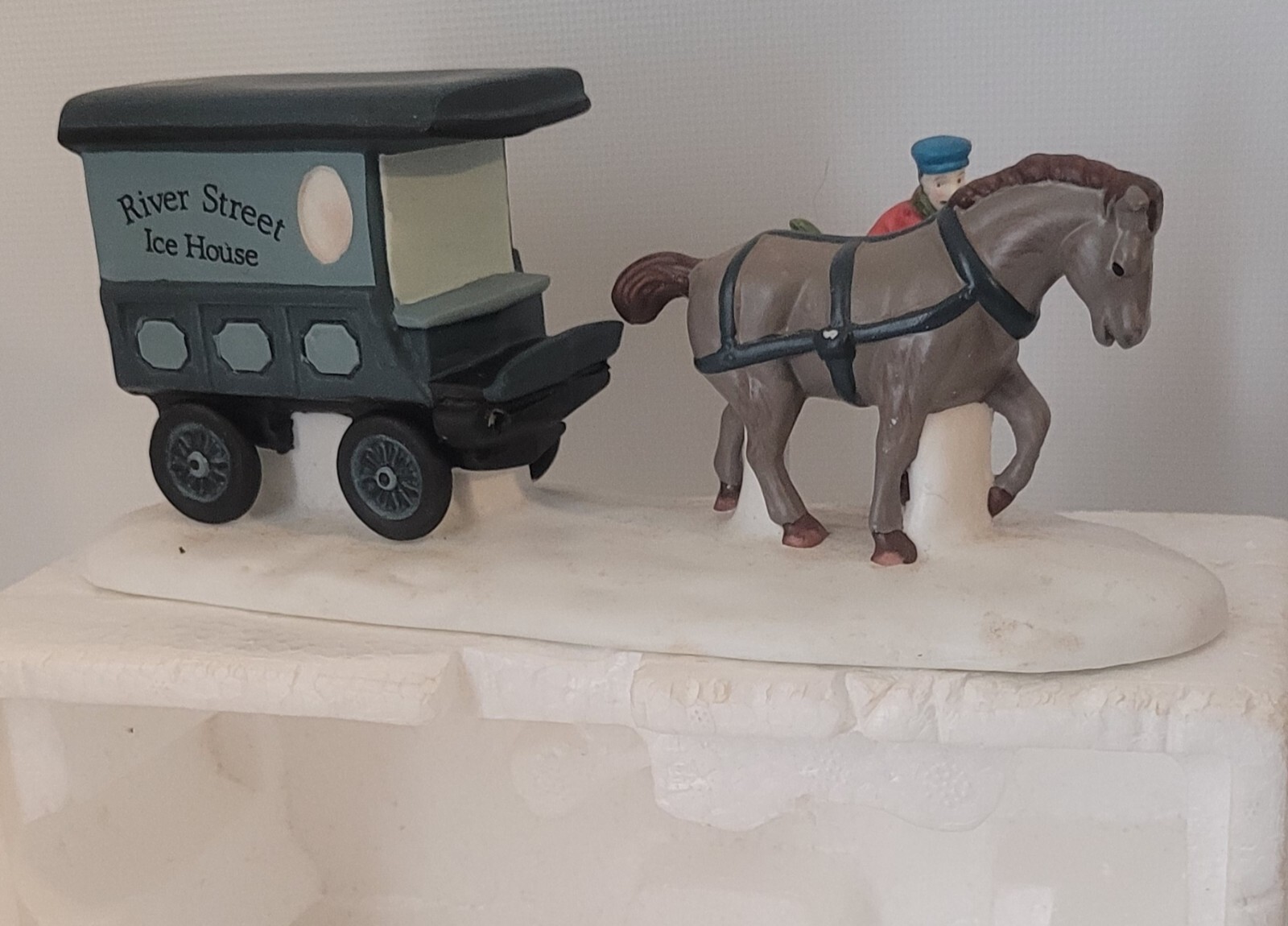 Dept 56 Christmas in the City Heritage-River Street Ice House Cart #5959-5