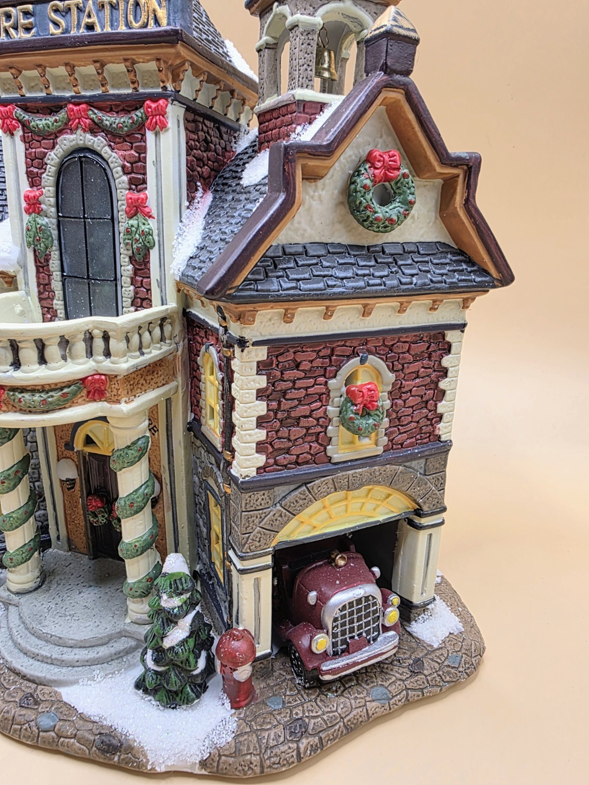 RETIRED 2003 St Nicholas Square Village Collection Lighted FIRE STATION No 1 Box