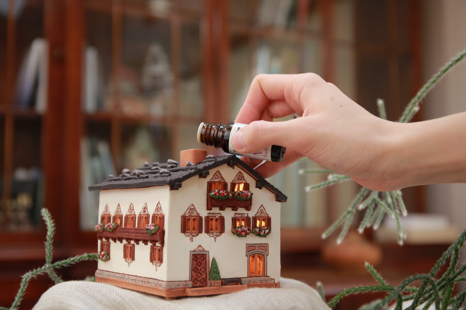 Ceramic Tealight Holder Historic House in Garmisch-Partenkirchen 10 cm © Midene
