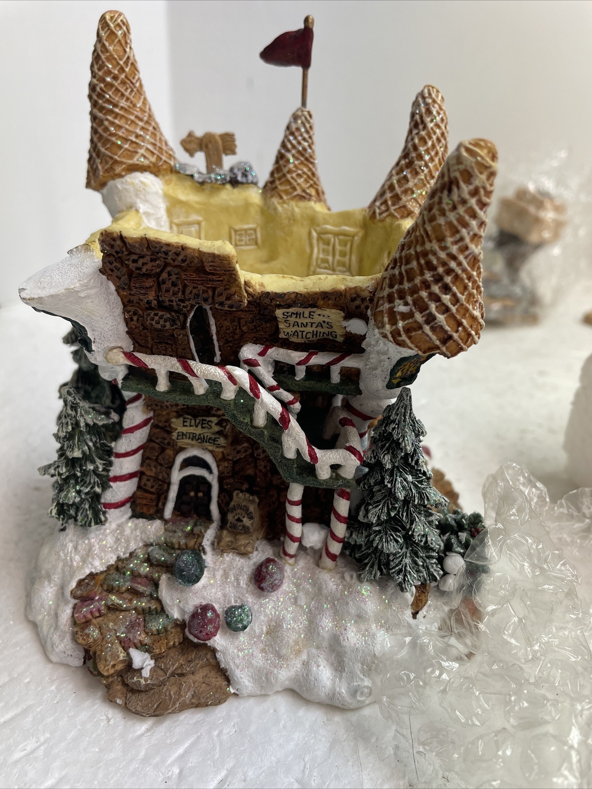 The Boyd’s Town Kringle’s Retreat # 99755V 2000 NO COA