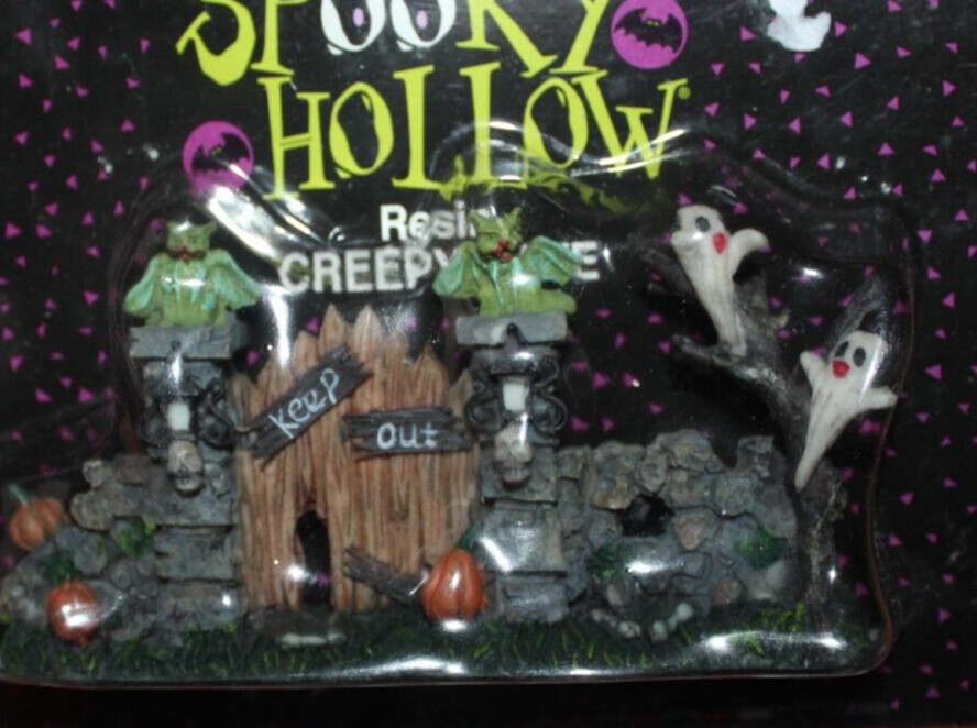 New Halloween Village Accessory Lot Fences Spooky Hollow – YS4 =