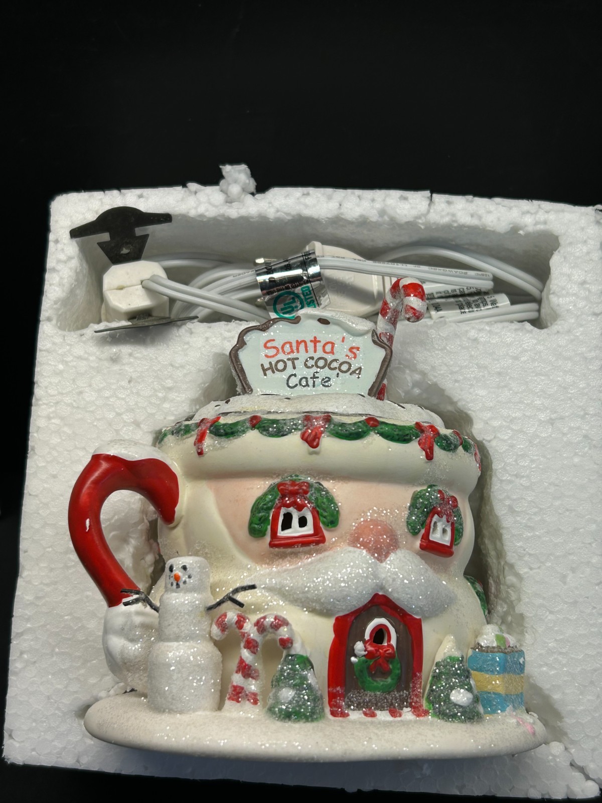 🎅 Dept 56 #4020207 Santa’s Hot Cocoa Café” North Pole Series Sweet Shop