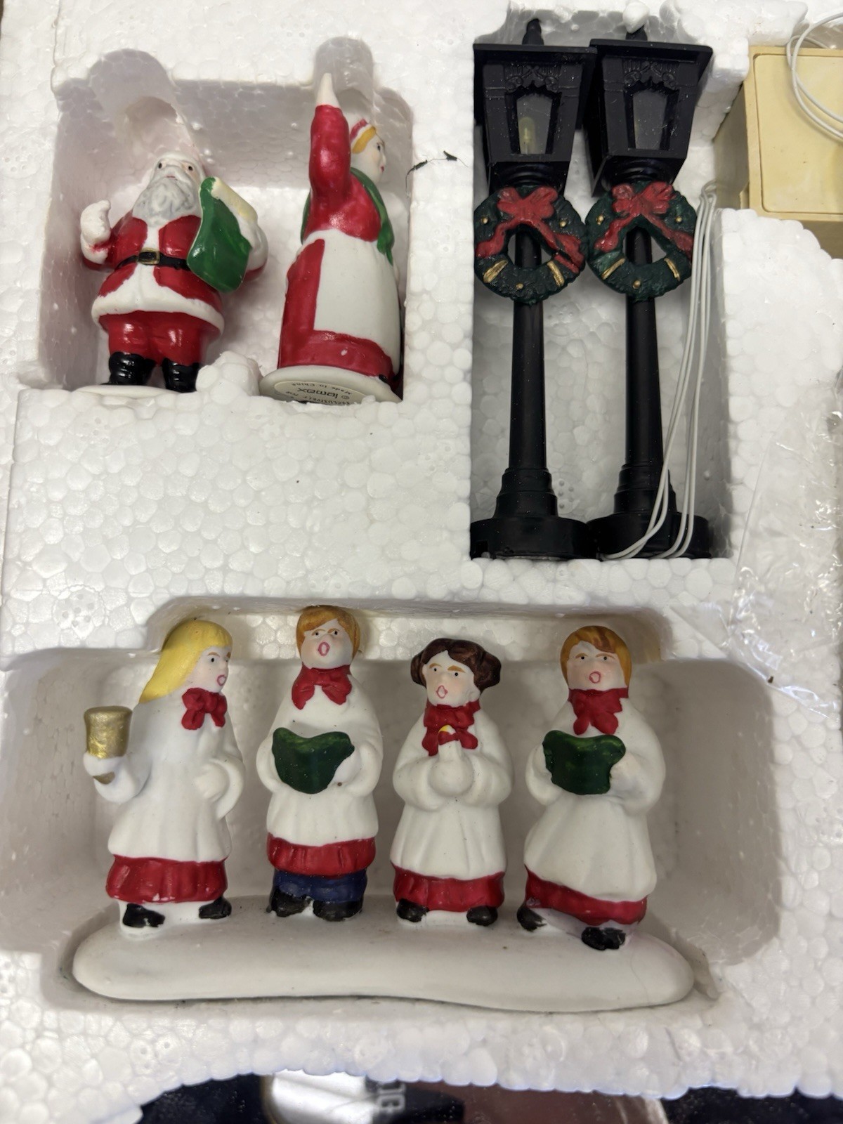 Lemax Christmas Village Figurines Accessories Decor Lot of 29 Pieces EUC