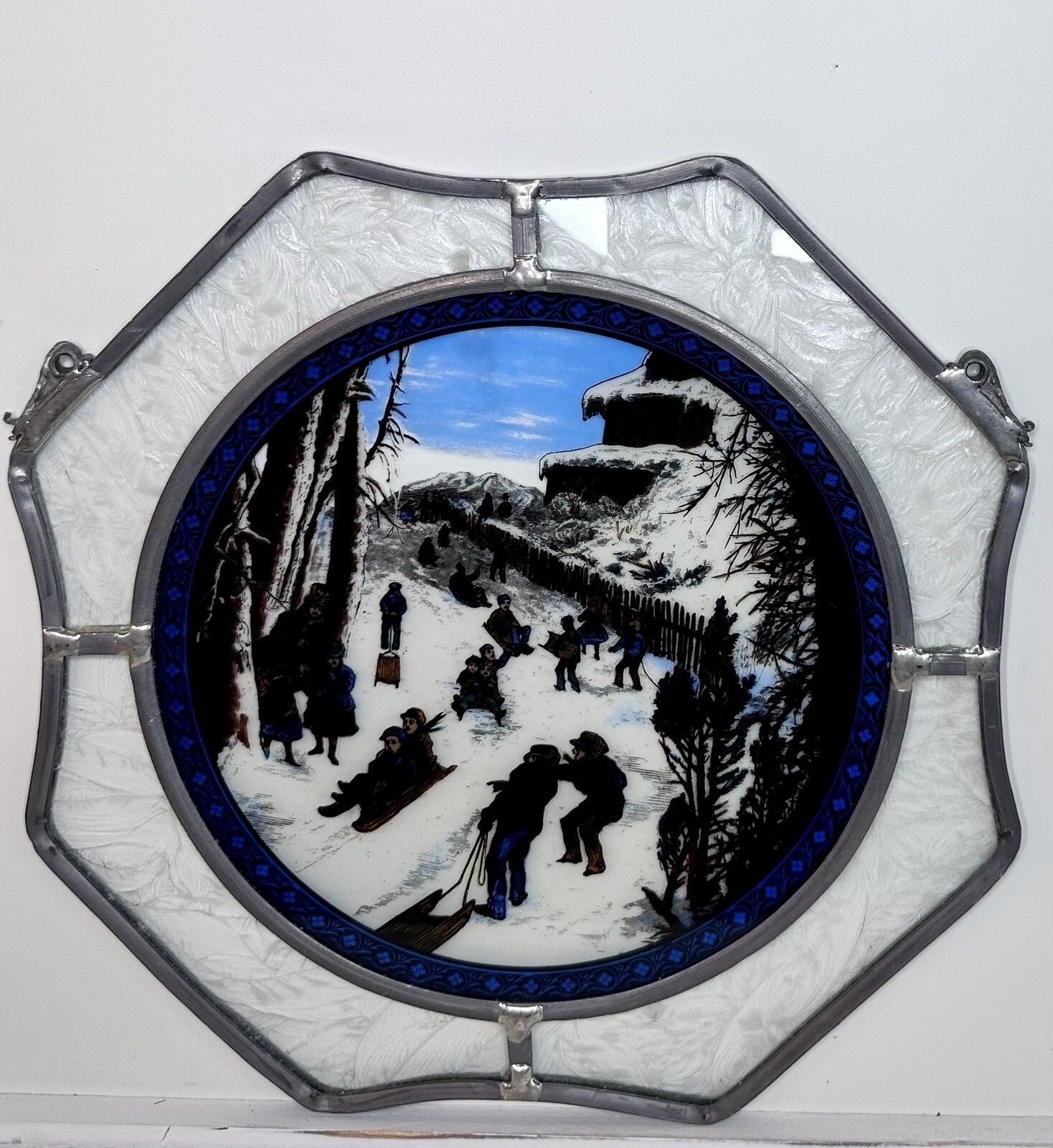 FRANKLIN MINT WINTER SLEDDING GLASS LIGHTED VICTORIAN VINTAGE