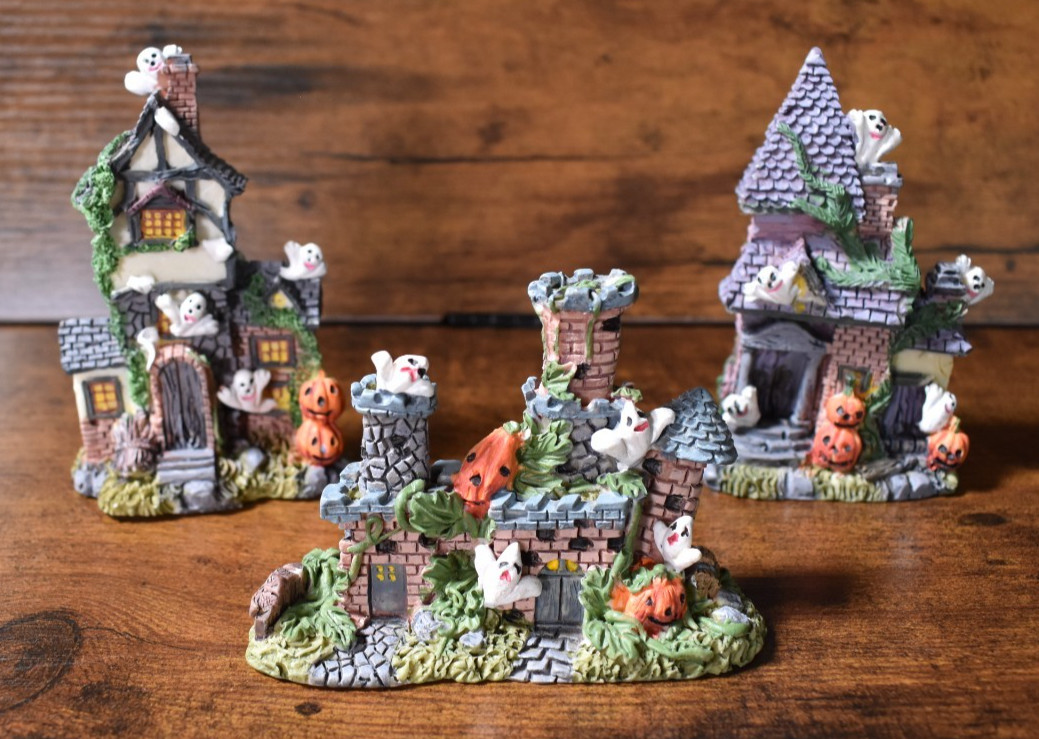Lot of 2 Vintage K’s Collection Halloween Miniature Houses Resin Decor