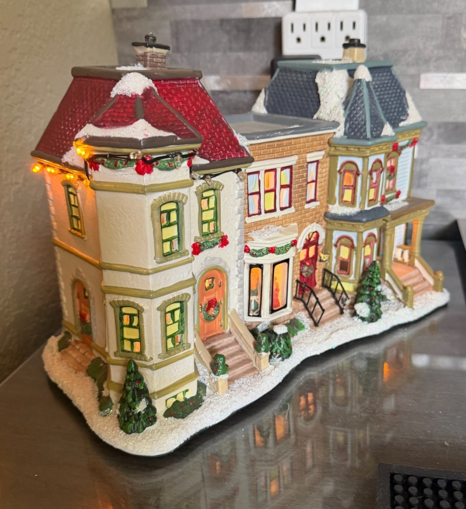 St. Nicholas Square Christmas Village CITY ROW HOUSE 2008 Collection