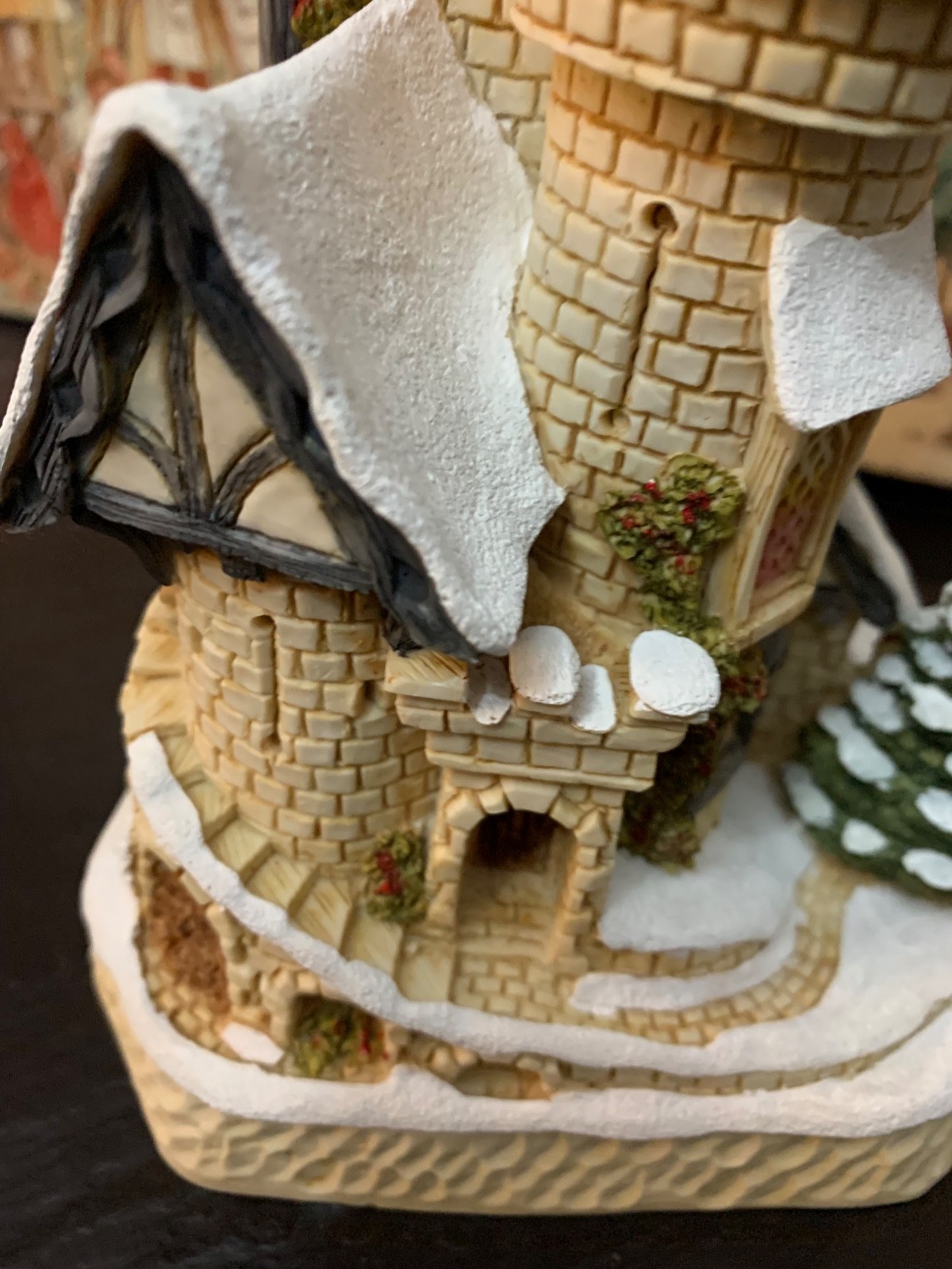 David Winter Uncle Scrooges Christmas Castle British Hand made and Hand Painted