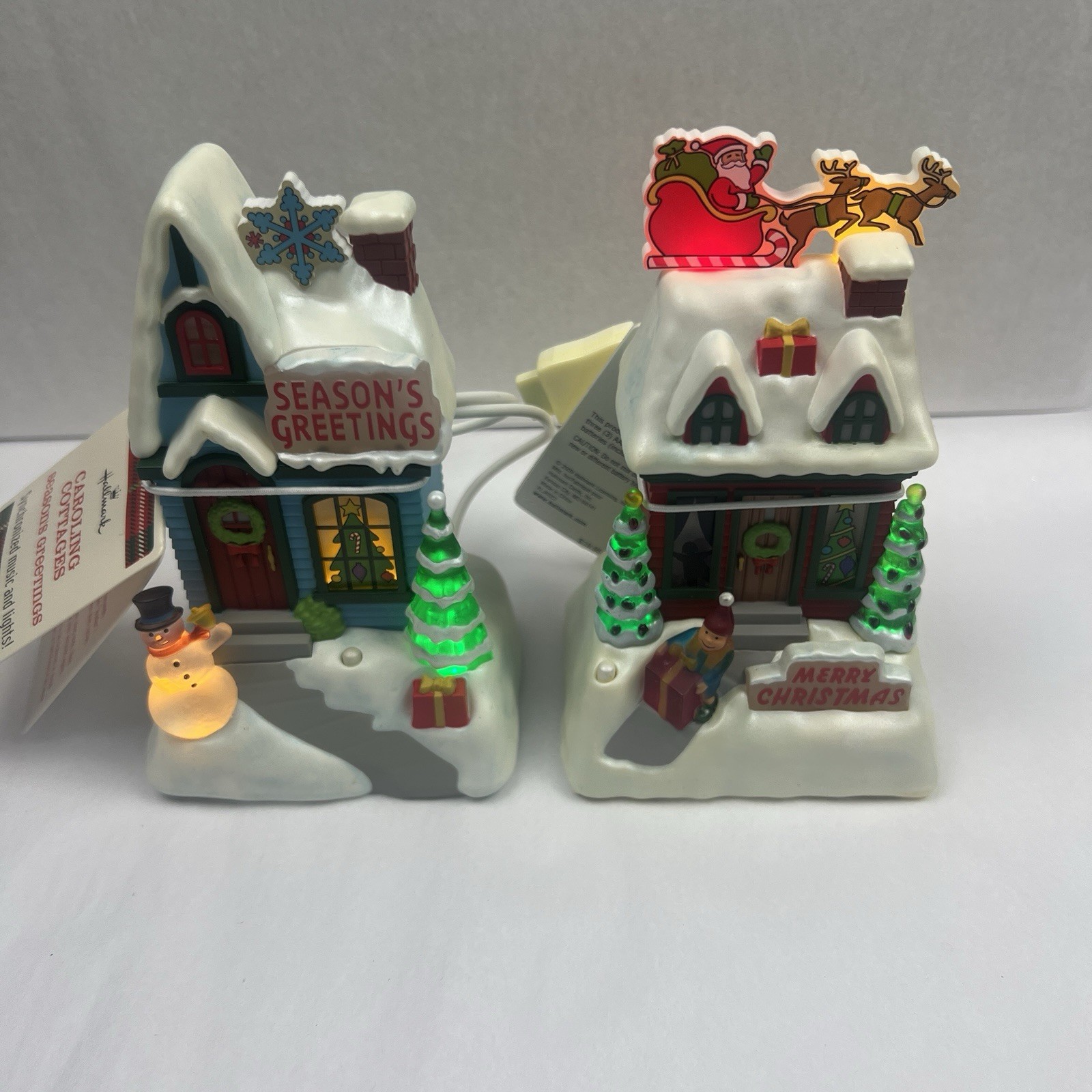 2009 Hallmark Caroling Cottages NWT Synchronized Xmas Music & Lights Set 2